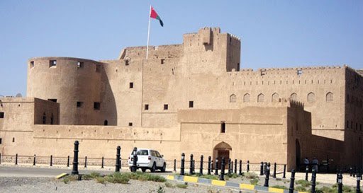 oman_picture's tweet photo. أي يقع حصن جبرين ؟

* ريتويت 🔁
* متابعة حسابنا بالانستجرام
https://t.co/UQIZ04QbzB
 
الجائزة ١٠ ريال نقدا https://t.co/sbfEdD9xFJ