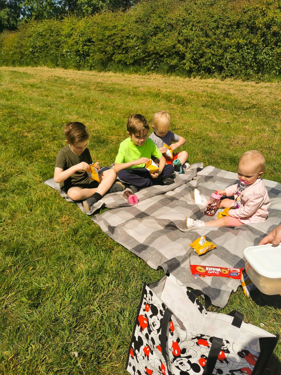 Demi91247709's tweet photo. Our big day out was to a pebble beach just by the Dee sailing club. We have had no success in recent weeks finding pebbles big enough to paint our numbers and letters on for our learning so we made it out mission to collect some. Painted pebbles pending 😊
@EastwayPrimary https://t.co/DDzwKtZMUT