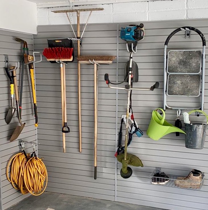 GarageIntDesign's tweet photo. A customer just installed some StorePanel™ this week making maximum use of an unused corner space.
#garagestorage #wallstorage #garageorganiser #wallpanels #garagegoals #StorePanel™ #garagestoragesolutions #createatidygarage #garageinteriordesign https://t.co/A2gX1pwiHb
