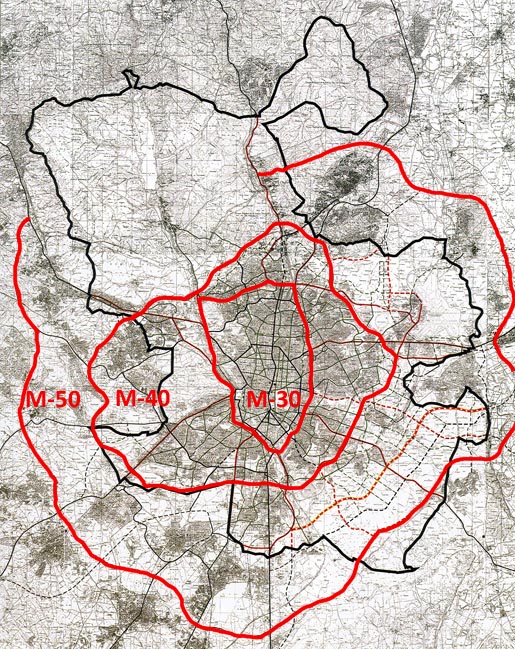 Posteriormente vinieron otras circunvalaciones, la M-40, la M-45, la M-50 ¡y la M-60 en proyecto!. La cosa es que la M-30 se quedó rápidamente "pequeña" y pasó a formar parte de la Ciudad con los problemas que ello origina.