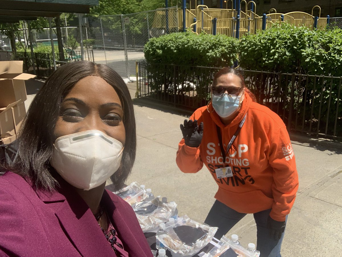 BPGibson2025's tweet photo. Proud to join the SOS Team and SEBNC  Team to distribute lunch nmeals, face masks and hand sanitizers to residents and families at #McKinleyHouses! #BronxStrong https://t.co/aLKOfQbmgn