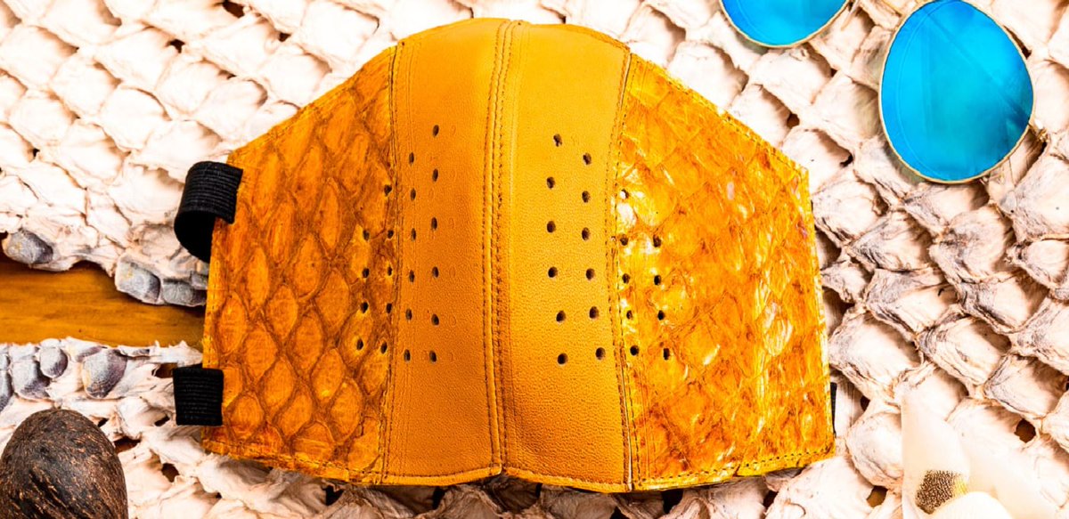 Agencia_Andina's tweet photo. 😷🐟Emprendedores Efraín Alva y Keyla Polo, de Villa María del Triunfo, han diseñado una mascarilla sostenible utilizando la piel de pescado. Conoce más detalles de este proyecto ganador del concurso #RetoBio2019 de @InnovatePeru ➡ https://t.co/LNFmiESVxq 

✍Por @marinella_0126 https://t.co/sJU7QErs3c