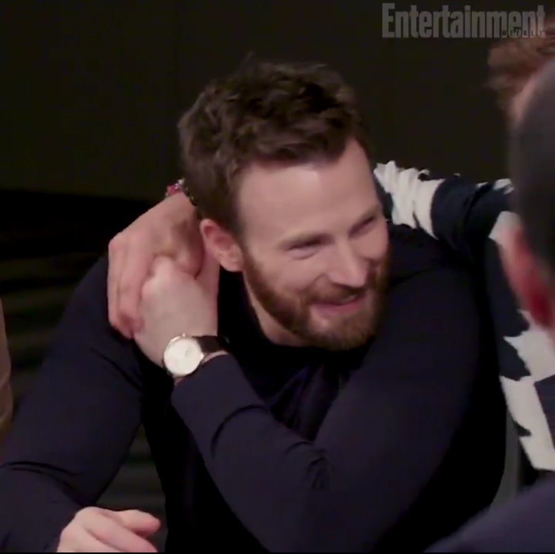 MoonCueto's tweet photo. #WeLoveYouChrisEvans https://t.co/tgziptFG5T