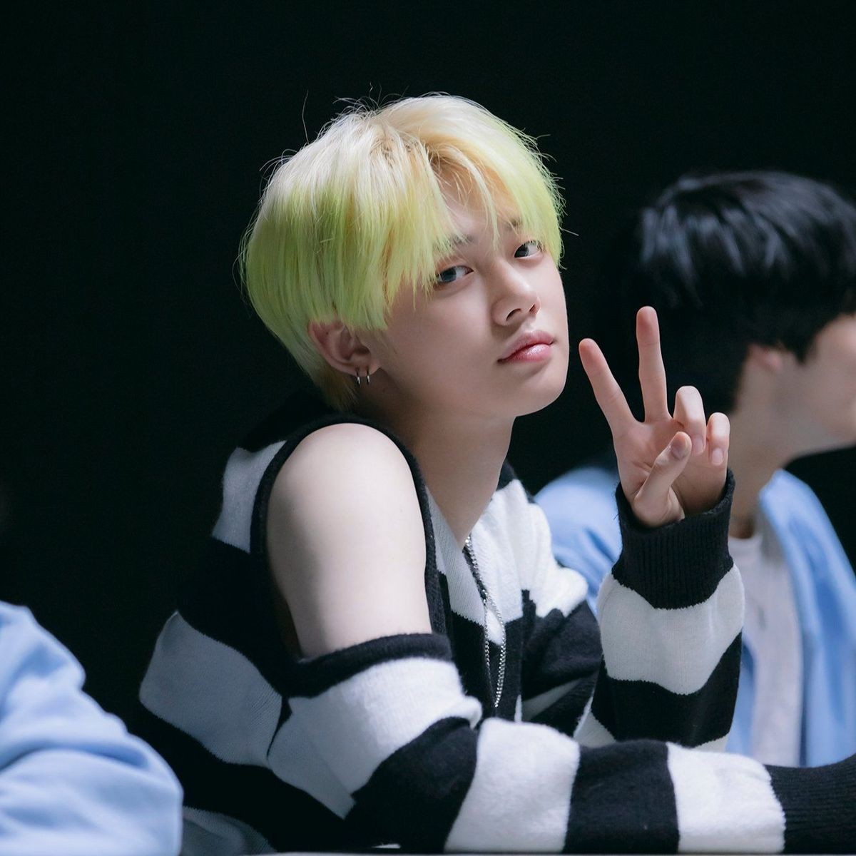 jjuni_bin's tweet photo. #MoaStay moment:
Expectation vs Reality
#StrayKids #TOMORROW_X_TOGEHTER https://t.co/hwIib2XfYu