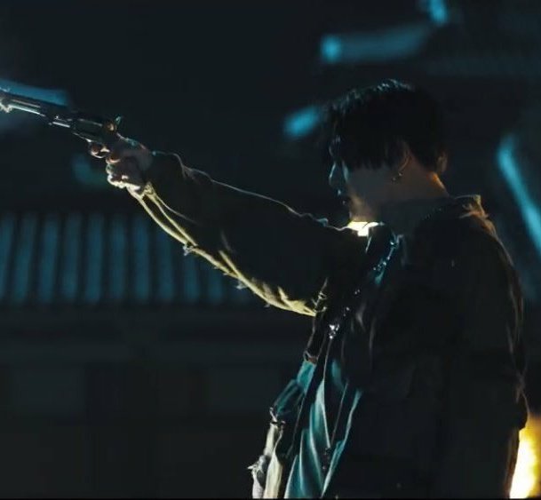 sugadboy's tweet photo. la teoría de que Agust D mató a yoongi tiene todo el sentido eh, ya de por sí en 'the last' el dice, "min yoongi está muertx, yo mismo lo maté" 

#AGUSTD2 https://t.co/3BN5rYJGMA