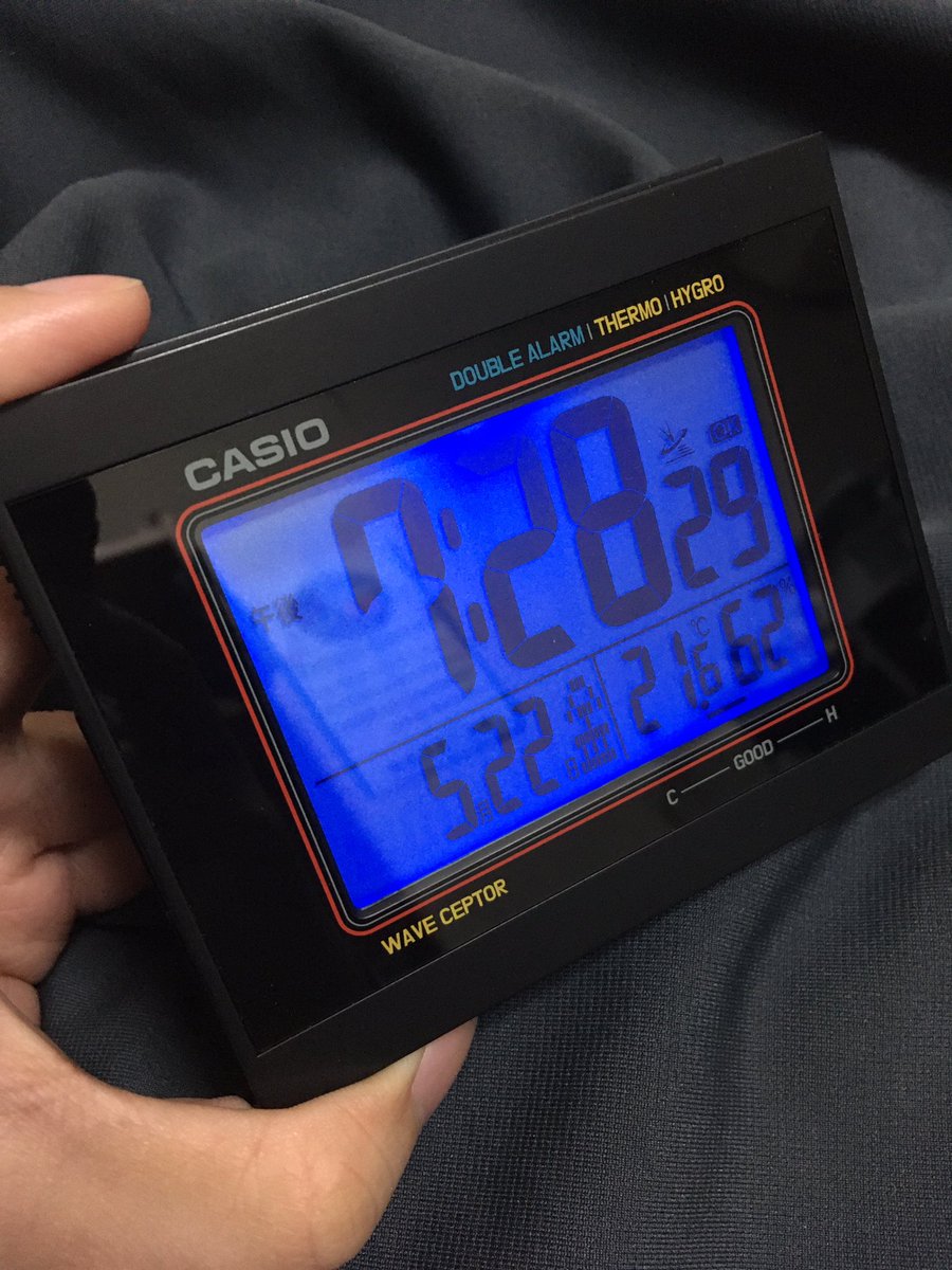 盤面のデザインがGショックっぽい目覚まし時計入手!カッコいいし機能性