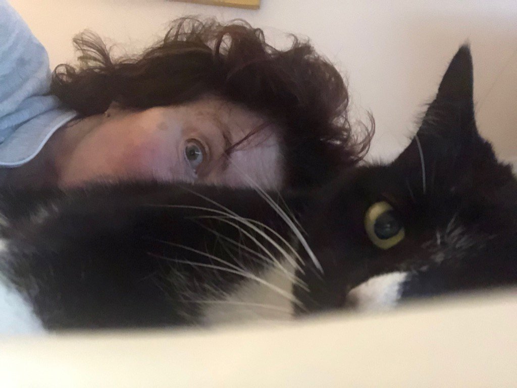 Rubywax's tweet photo. How are you? How has your week been? Tell me something good - and tell me if you have had to manage something harder. Some weeks are better than others, right? https://t.co/0KNYCHeNMd