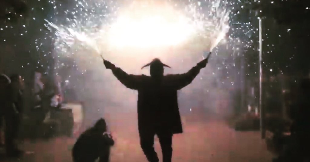 Anul·lada finalment la Festa Major de #Montcada 2020 al no poder garantir-se el distanciament social en espais oberts. 

📷 Porta de l’Infern Festa Major 2019 <a href="/diablesCSJoan/">diablesCSJoan</a>