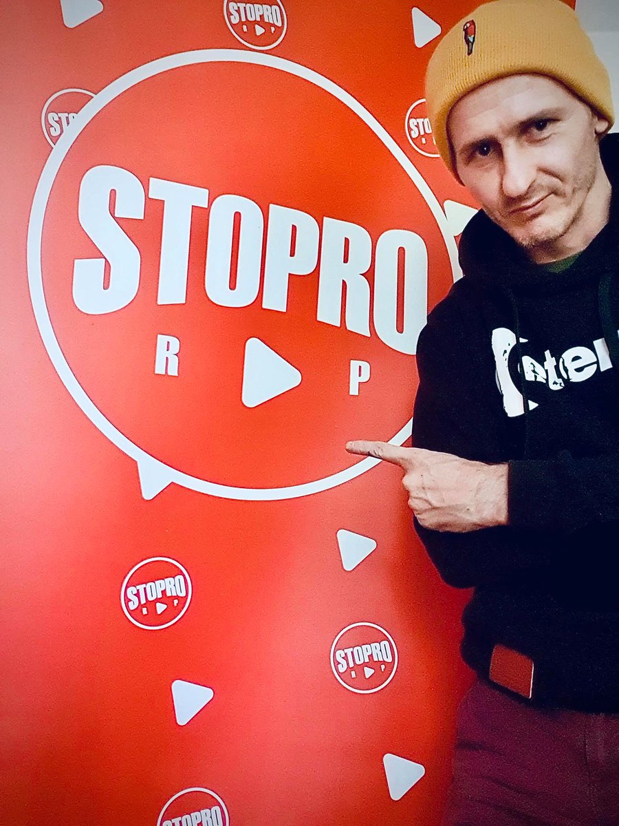 MyMusicPL's tweet photo. To był intensywny czas w StoproRap! Hip-hopowy label zakontraktował trzech mocnych graczy! Do wytwórni dołączyły legendy rapowej sceny - Dj Decks oraz Eldo, a skład uzupełnia objawienie ostatnich miesięcy - Przemek Ferguson 👏👏
#stoprorap https://t.co/zl27qIMV8O