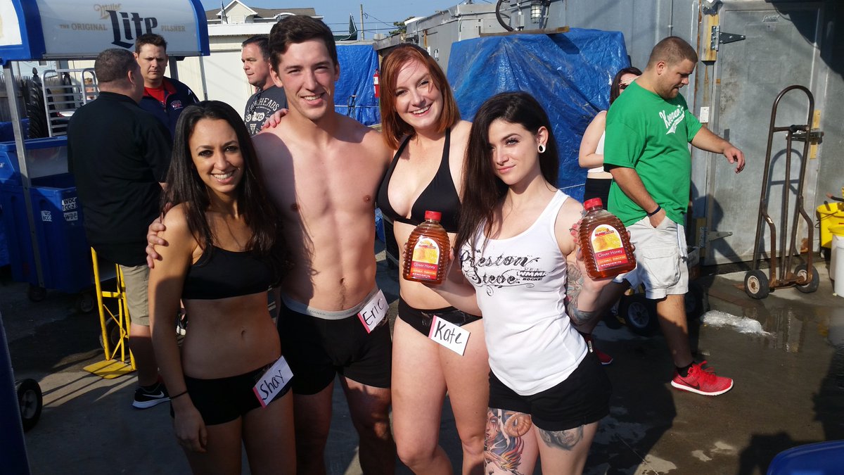 PrestonSteve933's tweet photo. Wishing we were with you in North Wildwood this morning, but, we're improvising with a virtual live broadcast from the @933WMMR studios. @KeenansNW @CoorsLight #KeenansAtHome 

Party along with us! 🍻🇺🇸 https://t.co/1ovQrpDDe4