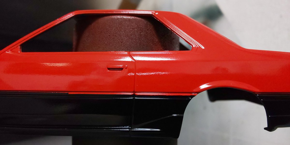 なべとら シコモデネット展示会 アオシマ メラミンスポンジで軽く撫でただけで塗装面が剥がれたのでタッチアップを 再度クリア仕上げしたけど 肉眼だと色の段差がわかっちゃうw