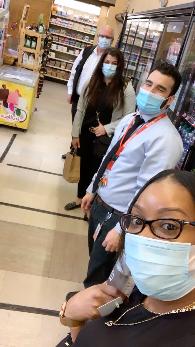 Let us be grateful for the people who make us smile, the people who make work fun, and the people we can count on to get the dang job done💪🏽 #BeautyInRealLife💋💄 #HeartOfHealth❤️ #CvsPharmacy