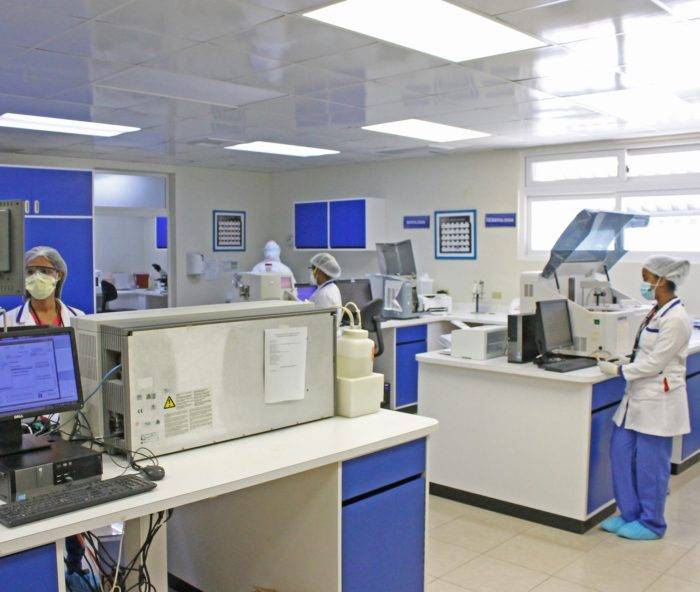 Central Romana invierte más RD$70 millones en asistencias contra el COVID-19.

       <a href="/JASturlaF/">Jorge A. Sturla Ferrer</a> <a href="/edwintrinidad/">Edwin Edgard Trinidad Brea</a> <a href="/kikomicheli/">KIKO MICHELI</a> <a href="/CentralRomana/">Central Romana Corporation</a> <a href="/FranklinCordero/">Franklin Cordero</a> <a href="/julio_perello/">julio perello</a>

Detalles 16minutos.com