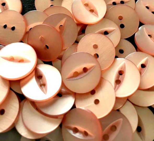 PipsCraftStore's tweet photo. After lots of requests we're very happy to now be stocking rose gold fish eye buttons 😁🥰🌈
https://t.co/BRMy6hC1zJ
#buttons #fisheyebuttons #pipscrafts https://t.co/RqeoqowKut