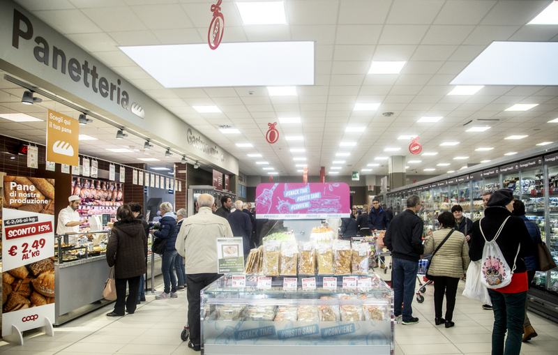 BlueRedGroupSpA's tweet photo. Un nostro recente intervento d'arredo #linea #inox nei #reparti #Panetteria e #Gastronomia del #supermercato @Coop_Lombardia di #Treviglio, #Bergamo. Le foto sono antecedenti alla quarantena. Un grande augurio affinchè tutto ritorni come e meglio di prima!
#bluered #blueredgroup https://t.co/Xv6nipFFCS