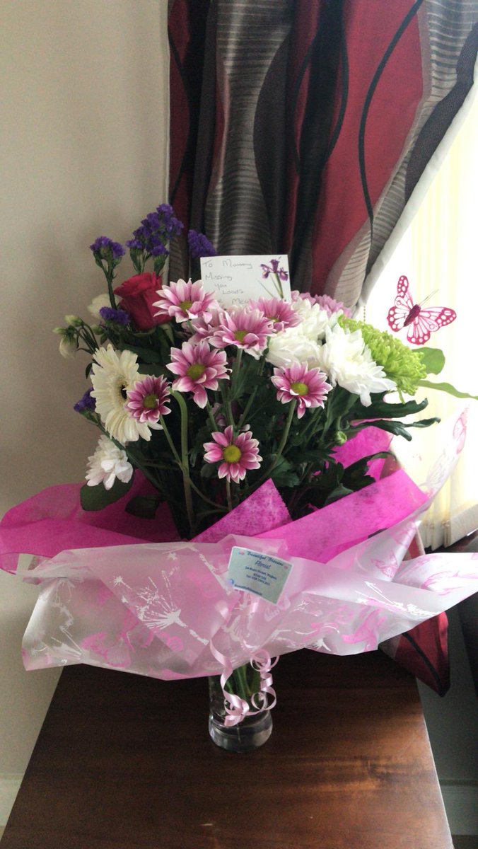 MeganDevlin14's tweet photo. Three months since I’ve seen my mummy (the longest we’ve ever been apart) so sent her a big bunch of flowers to let her know how much I miss her.  #StayAtHome &amp; keep positive!❤️ https://t.co/KtUkmD2ixO