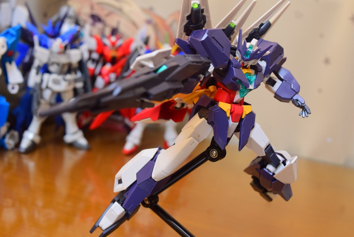 datalian's tweet photo. HGユーラヴェンガンダム 3 https://t.co/xuFCvYktYb