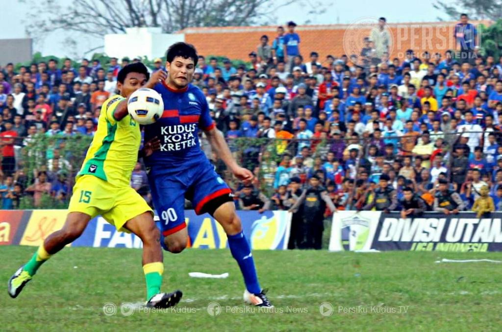 PERSIKU_Kudus's tweet photo. Flashback!!! 

Persiku Kudus berhasil mengatasi perlawanan Persip Pekalongan dengan skor 1-0, pada laga lanjutan Divisi Utama Liga Indonesia di Stadion Wergu Wetan, Kudus, Rabu (1/5/2013). 

#persikukudus #macanmuria #MOpersiku #memoripersiku https://t.co/m2K49lPAAT