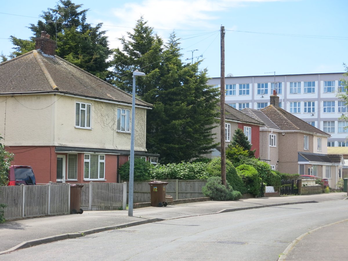 9/ Other and later housing, such as this on Princess Avenue, followed a more traditional British form.