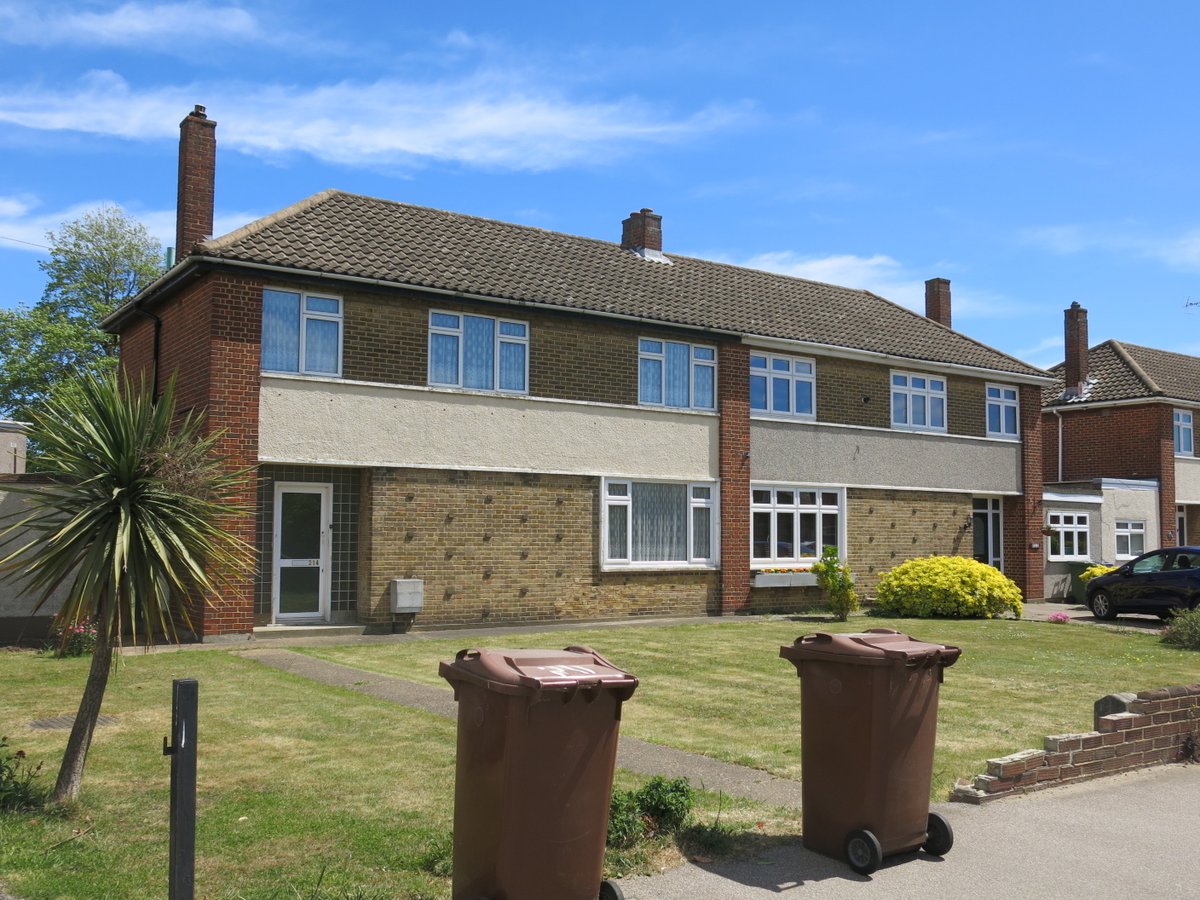 10/ But architectural ideals were maintained in the housing on Princess Margaret Road dating to the later 1950s, probably designed by the architect R S Fraser.