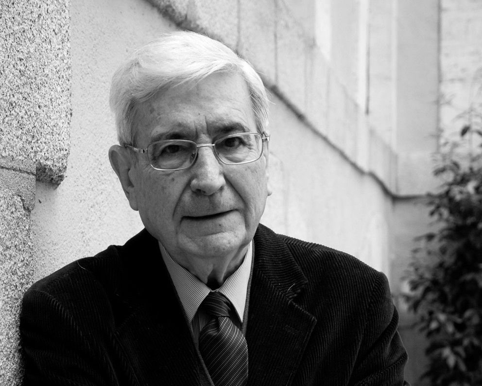 DavidBarro1's tweet photo. Esta noite deixounos o catedrático e historiador Antonio Bonet Correa. Coruñés de nacemento e gran mestre da historia da arte. O meu pesar para toda a súa familia e en especial para o seu fillo, o noso compañeiro e amigo Juan Manuel Bonet. https://t.co/FJCIAyMugk