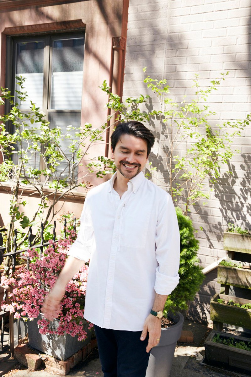 Excited to share the newest installment of my ongoing #StyledInPlace portrait project with <a href="/sherimaven/">sheri rosenberg</a> featuring Diego Pérez - buff.ly/2AHL9WX