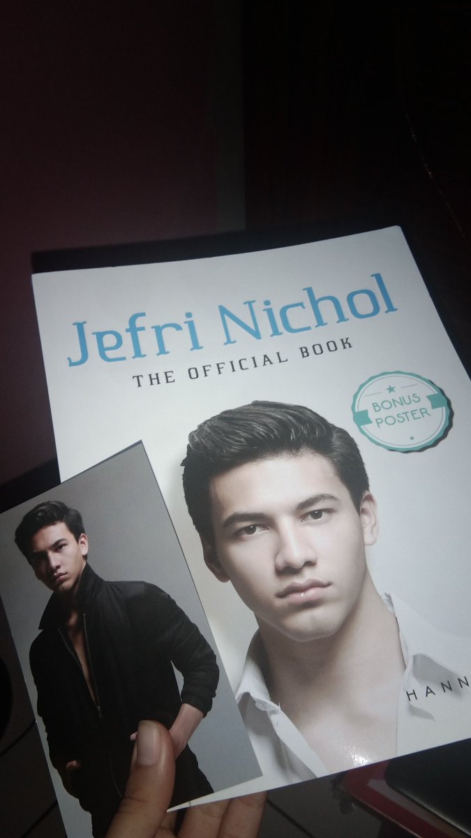silkam24's tweet photo. Yeayyy,akhirnya keturutan punya buku ini,meskipun dah lama pengennya,baru sekarang keturutannya,aku baca buku ini terharu sendirii,dan buku ini bisa memotivasi akuu.... @jefrinichol https://t.co/u9f5oUErPx