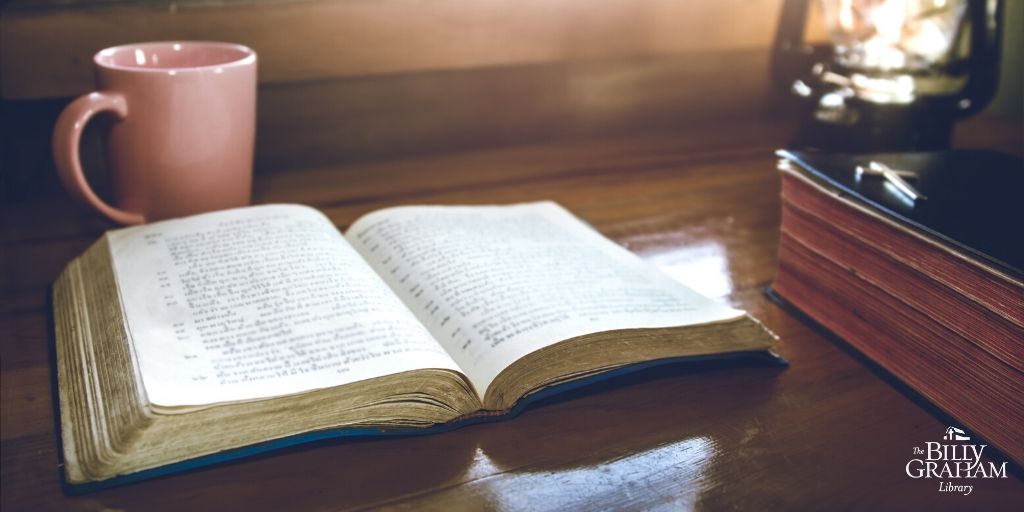 TheBGLibrary's tweet photo. #PrayerOfTheDay "Thank You, heavenly Father, for the Psalms which help me see that even in depths David talked with You. Whatever my circumstances, I will learn to praise You." @BillyGraham https://t.co/NRmUW9PZ91