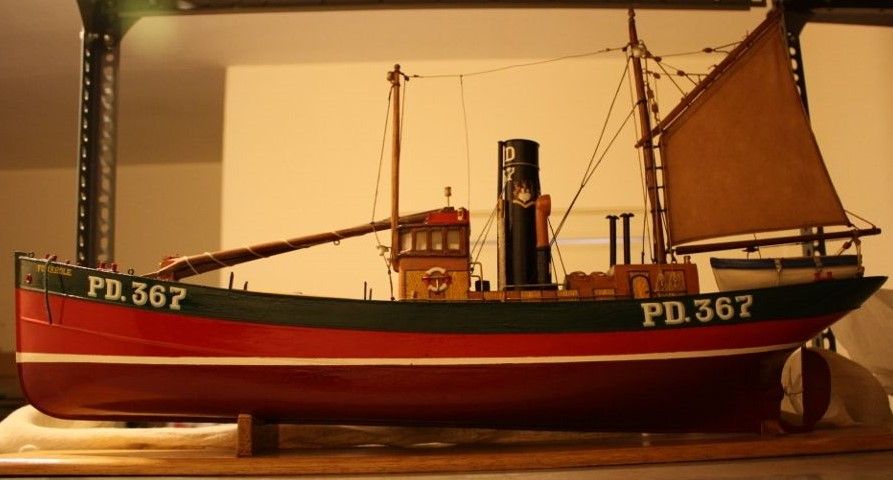 scotfishmuseum's tweet photo. For this fifty Friday we have one of our model boats ‘Fumarole PD367’. Fumarole was built at Lowestoft during WWI but spent most of her life at Rosyth. ANSFM: 2014.266
#sfm50 #fiftyfridays #museums #collections #history #maritime #boats #GoIndustrial https://t.co/DTsBcyMxdY