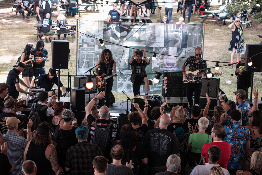 ItsRavenEye's tweet image. #ramblinman acoustic show! 

Who was there??

#liveshows #Liverock #livingthedream #workhardforit #britrock #britishband #marshallamps #mapexdrums #aguilar