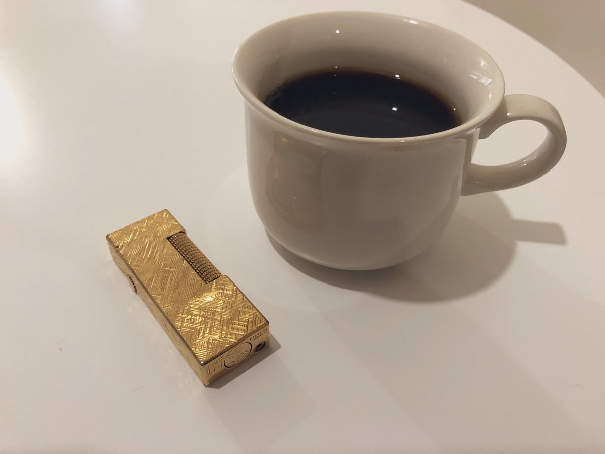 だいちゃんスペシャル ダンヒルのライター キングスマンでは手榴弾として登場していますね ライターの三代ブランド デュポン ダンヒル カルティエ の1つなので喫煙者であれば憧れのライターの1つでしょうか Ooo