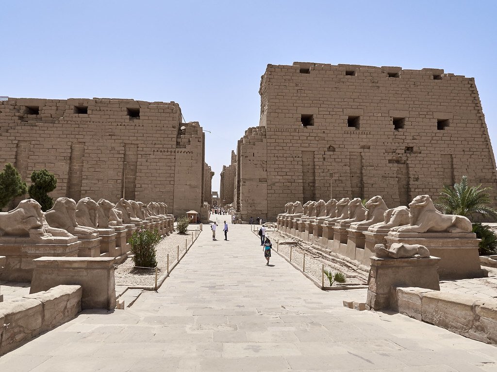 Evavietnam_giat's tweet photo. En #Egipto encontramos el #templo de Karnak dónde se siguen encontrando restos. Y además, te darán la bienvenida 👋🏼👋🏼 unas esfinges con cabeza de corderito😍. ¿Tendremos que ir y hacernos una 📸 allí no @Ehoud15 ? #1GIATporelmundo https://t.co/h1O4ips4xR