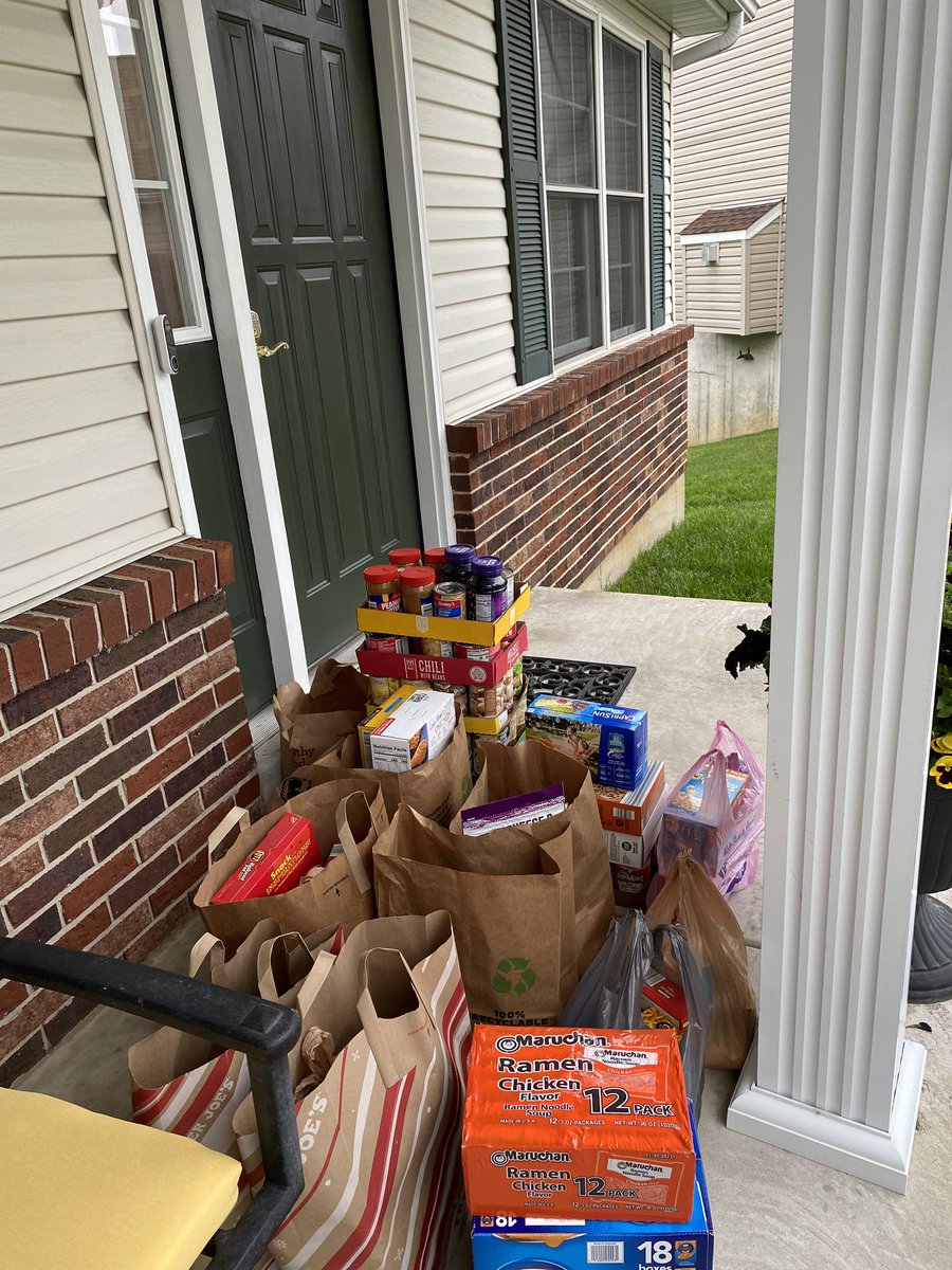 SLP_Kathy's tweet photo. Thank you FZN and the entire North Side Community for bringing our 6 week food drive to benefit the Panther Pantry to a generous close. Hunger doesn’t end with the school year. Please remember to continue to donate to our local food pantries. #BuiltOnTheNorthside #FZN https://t.co/0TxU90ajRU