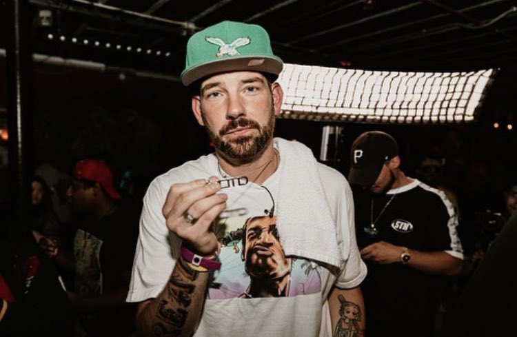 KingOfTheDot's tweet photo. #HAPPYBIRTHDAY CHAMP 👑

@Real_DealRaps https://t.co/6FNXJit0Px
