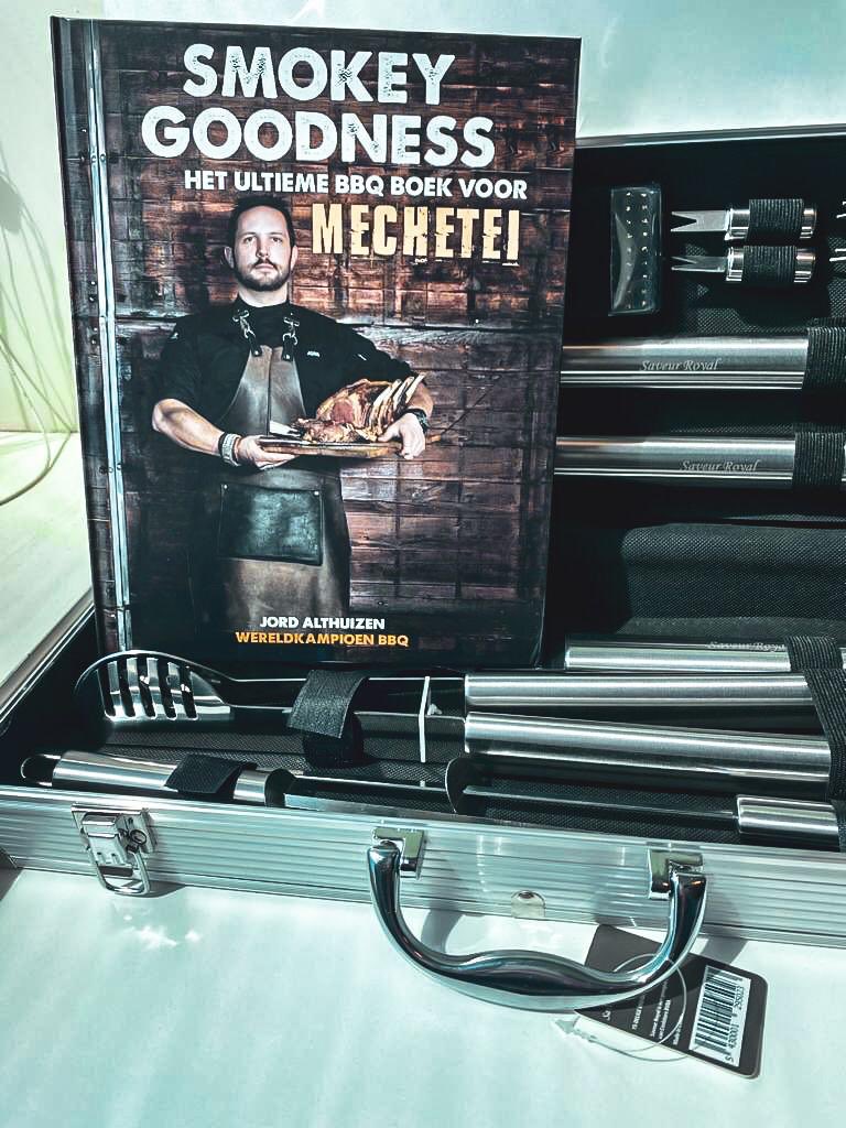 Twee weken terug hielden we bij RedStar een BBQ challenge. Iedereen werd uitgedaagd een mooie foto te maken van onze RedStar tomato BBQ pack.

We hebben super leuke foto's mogen ontvangen. De winnaar is een collega uit Dinteloord! Hij heeft een Ultiem BBQ pakket gewonnen!