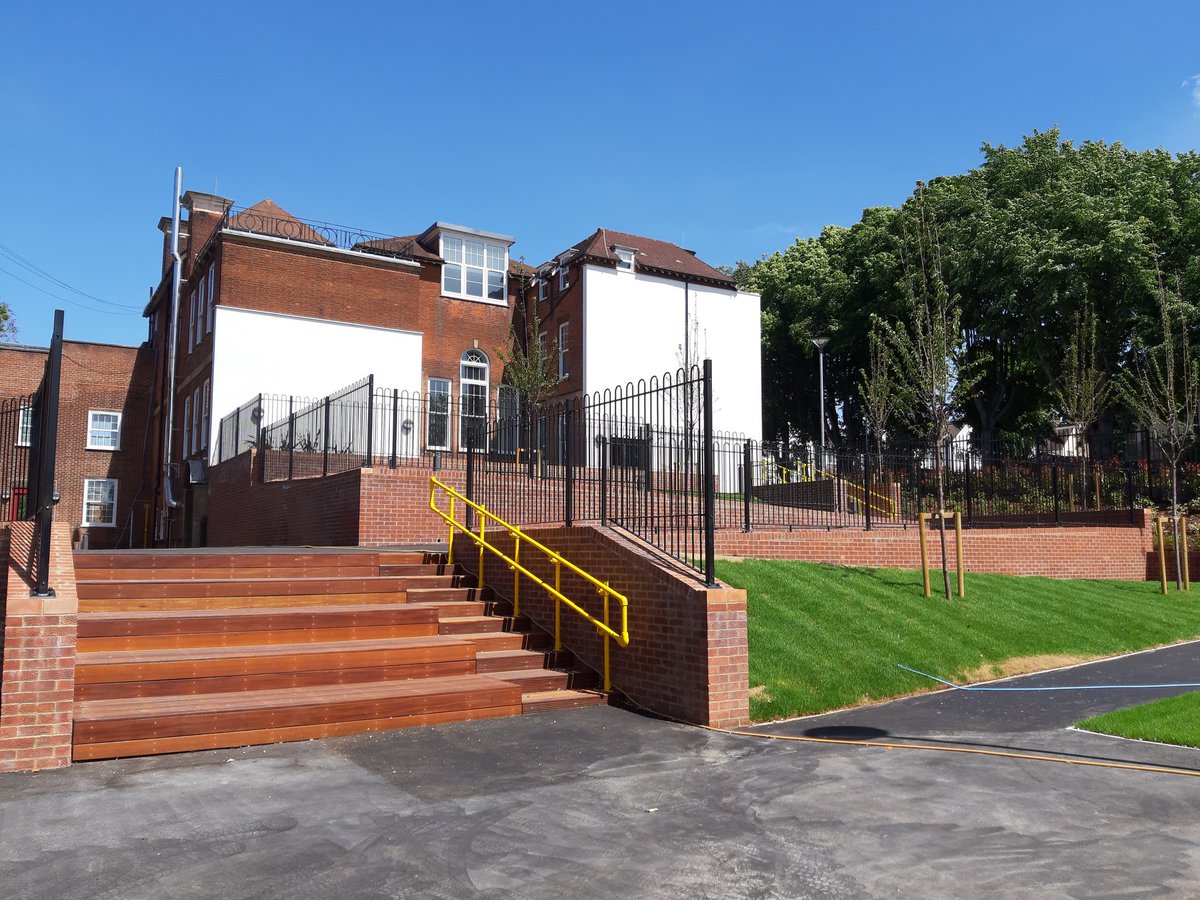 La Fontaine Academy tweet media