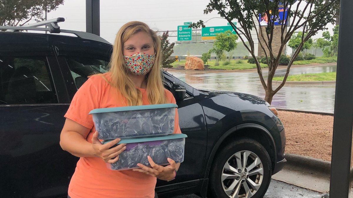 RCCCedu's tweet photo. When COVID-19 postponed onsite field hours for Occupational Therapy Assistant student Lindsay Cartner, she spent her time making 50 face masks for the rising senior OTA class to use once they are able to return to campus. #NavigationNation #CovidKindness #RCCCOTA https://t.co/njrKLWHEa7