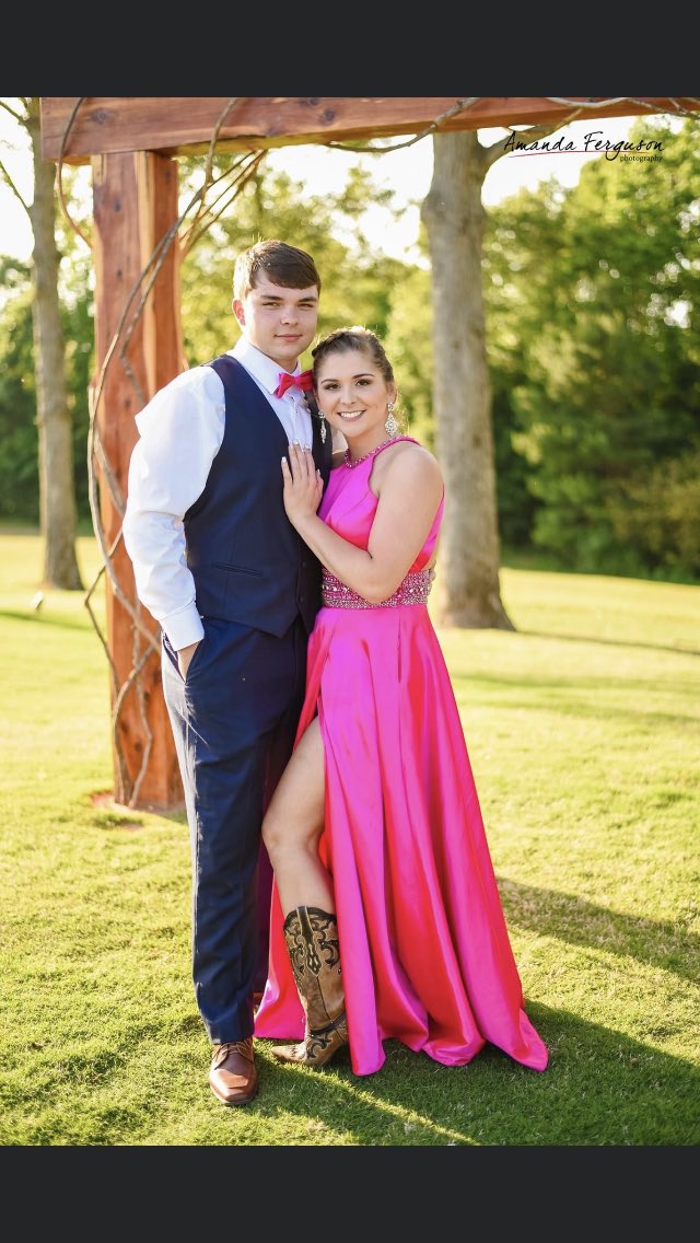 ShopDazzles's tweet photo. 💞Senior PROM in @SherriHill #saveprom #promathome #sherrihill https://t.co/XEhK1YLTHi