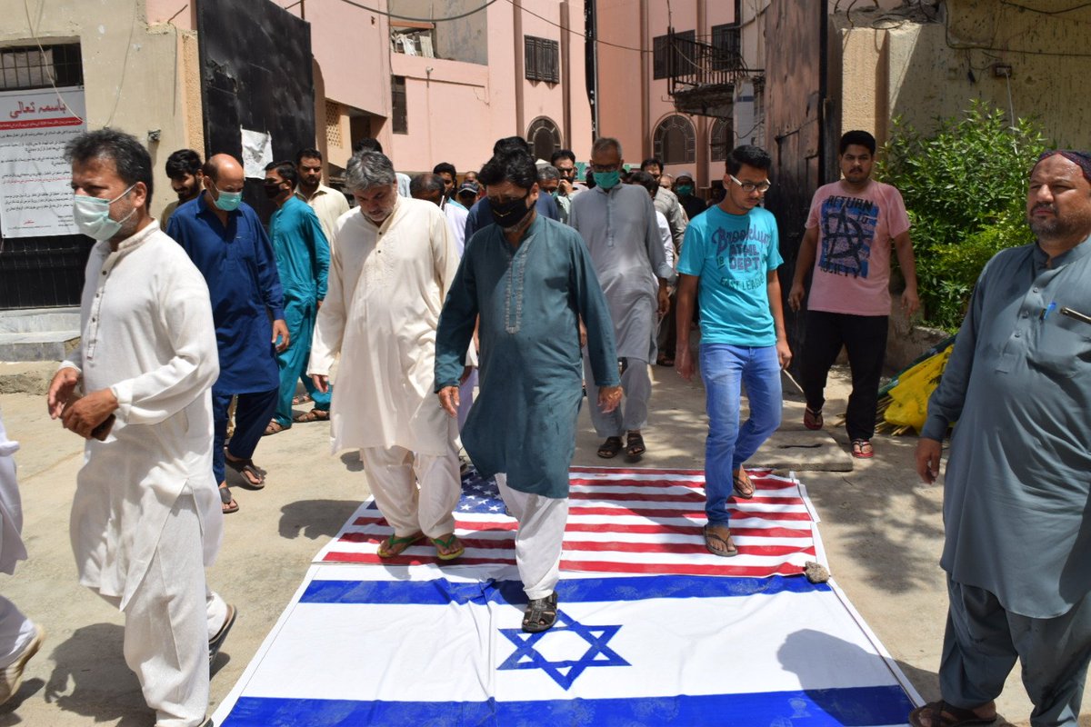MWMSindhMedia's tweet photo. جمعۃ الوداع یوم القدس کی مناسبت سے مجلس وحدت مسلمین پاکستان کراچی ڈویژن کے زیر اہتمام جامع مسجد نور ایمان ناظم آباد پر بعد نماز جمعہ احتجاجی مظاہرہ
#QudsDay
#FlyTheFlag
#QudsDayInPakistan https://t.co/7vwLv1a5zQ