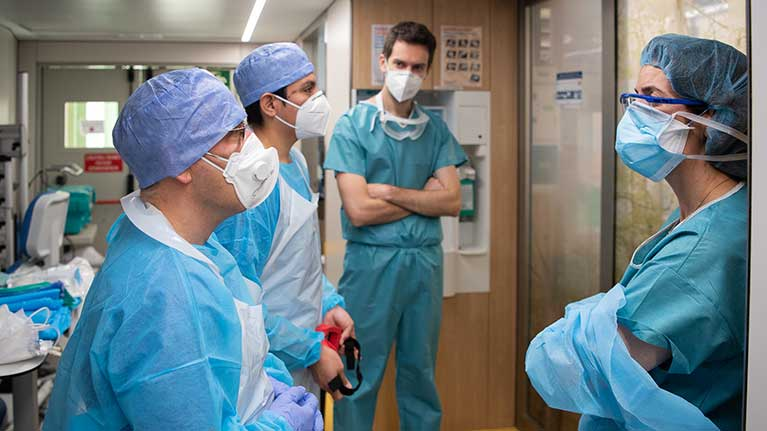oartaza's tweet photo. El sistema de salud esta al límite: no son "héroes" ni soldados en guerra, son personas con temores y necesidades, que requieren de apoyo, insumos y reconocimiento, sobre todo de autoridades que no yerren en sus decisiones y de una ciudadanía que cumpla estrictamente las medidas https://t.co/WHmfwu40Ur