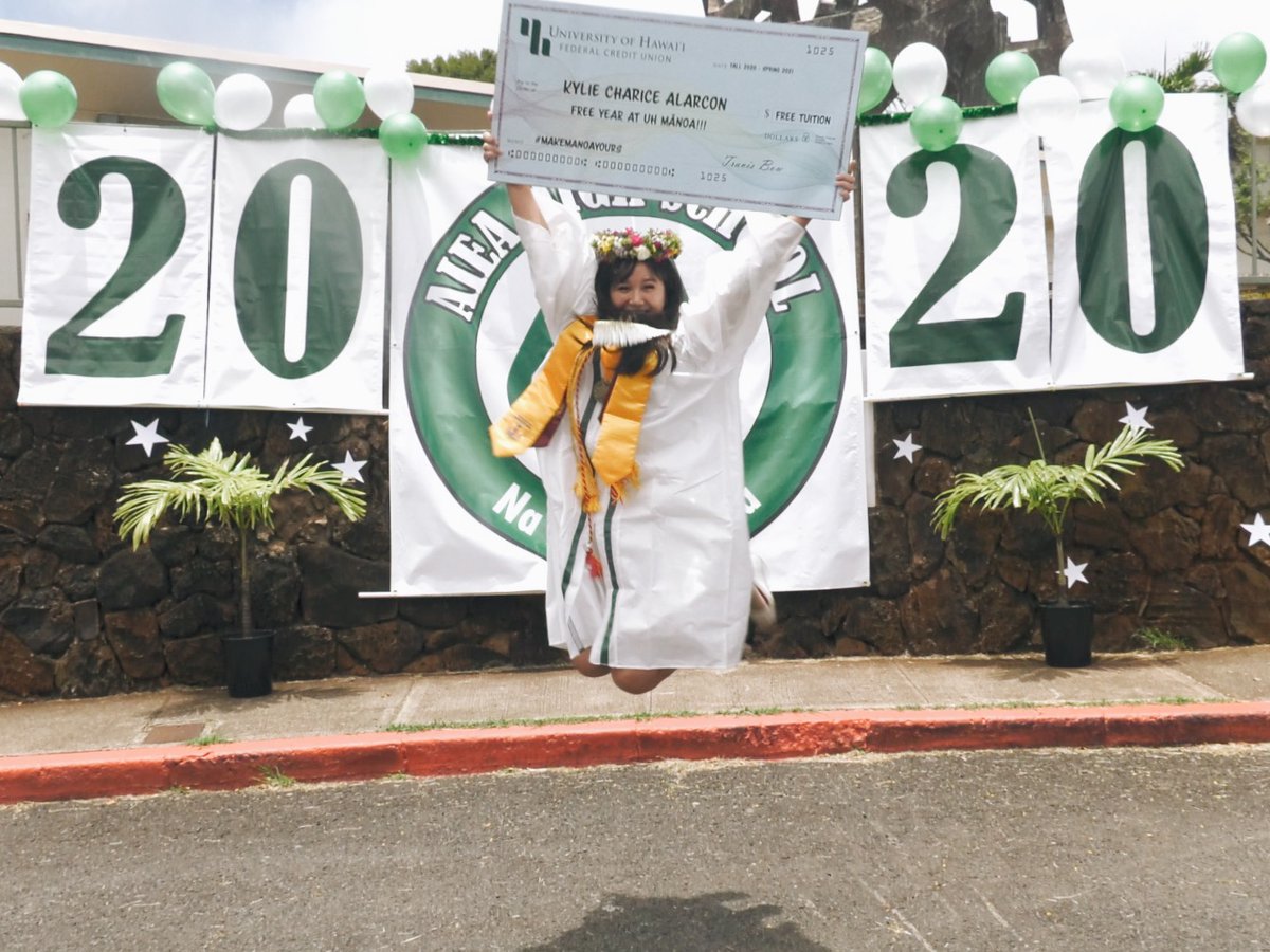 uhmanoa's tweet photo. 👀 Congratulations to Kylie Alarcon from Aiea High School for winning our #MakeManoaYours contest and winning free tuition for one year!!! Mahalo to #UHFCU for their generous contribution and @HawaiiNewsNow for hosting the contest. We cannot wait to see how she makes Manoa hers! https://t.co/DU5QeRk58a