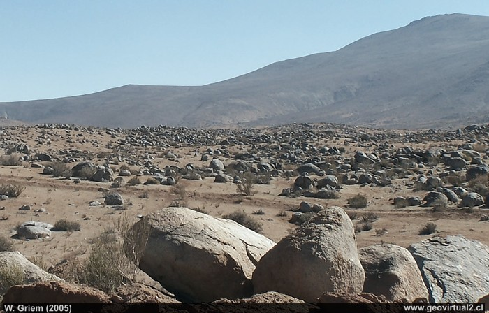 Esto es así y es irreversible.Es la razón de que los peñascos y montañas graníticas tiendan a tener formas redondeadas.Aquí lo veis en estas rocas.En la web de donde tomé la foto tenéis bastante información sobre estos procesos. https://www.geovirtual2.cl/Museovirtual/0331bgeo.htm