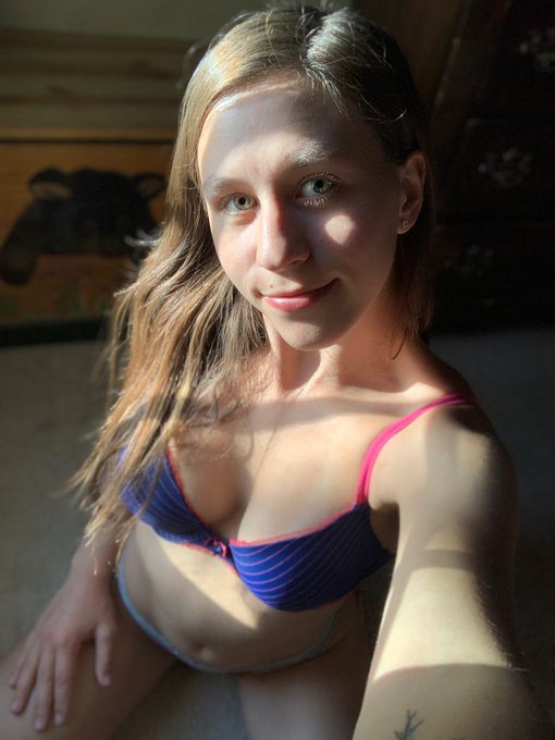 Lil snack 🍬 https://t.co/dqmzCicstR<a href="/tag/humpdayhappiness"class="tags"><span>#humpdayhappiness</span></a><a href="/tag/humpdaytreat"class="tags"><span>#humpdaytreat</span></a><a href="/tag/humpdayvibes"class="tags"><span>#humpdayvibes</span></a>