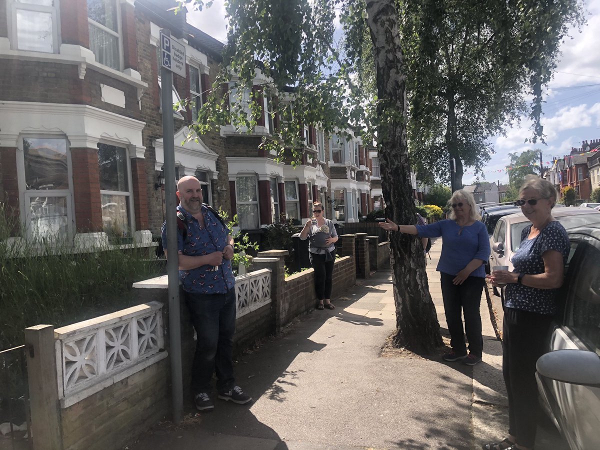 Annareporting's tweet photo. Here’s Tim @allgoodbookshop with some of the other neighbours out for #Londonteaat3 @middleagedminx @BBCRadioLondon this afternoon on the sunshine, talking all things books! 🤓 🌞 ☕️ https://t.co/cnrQjXsrK7