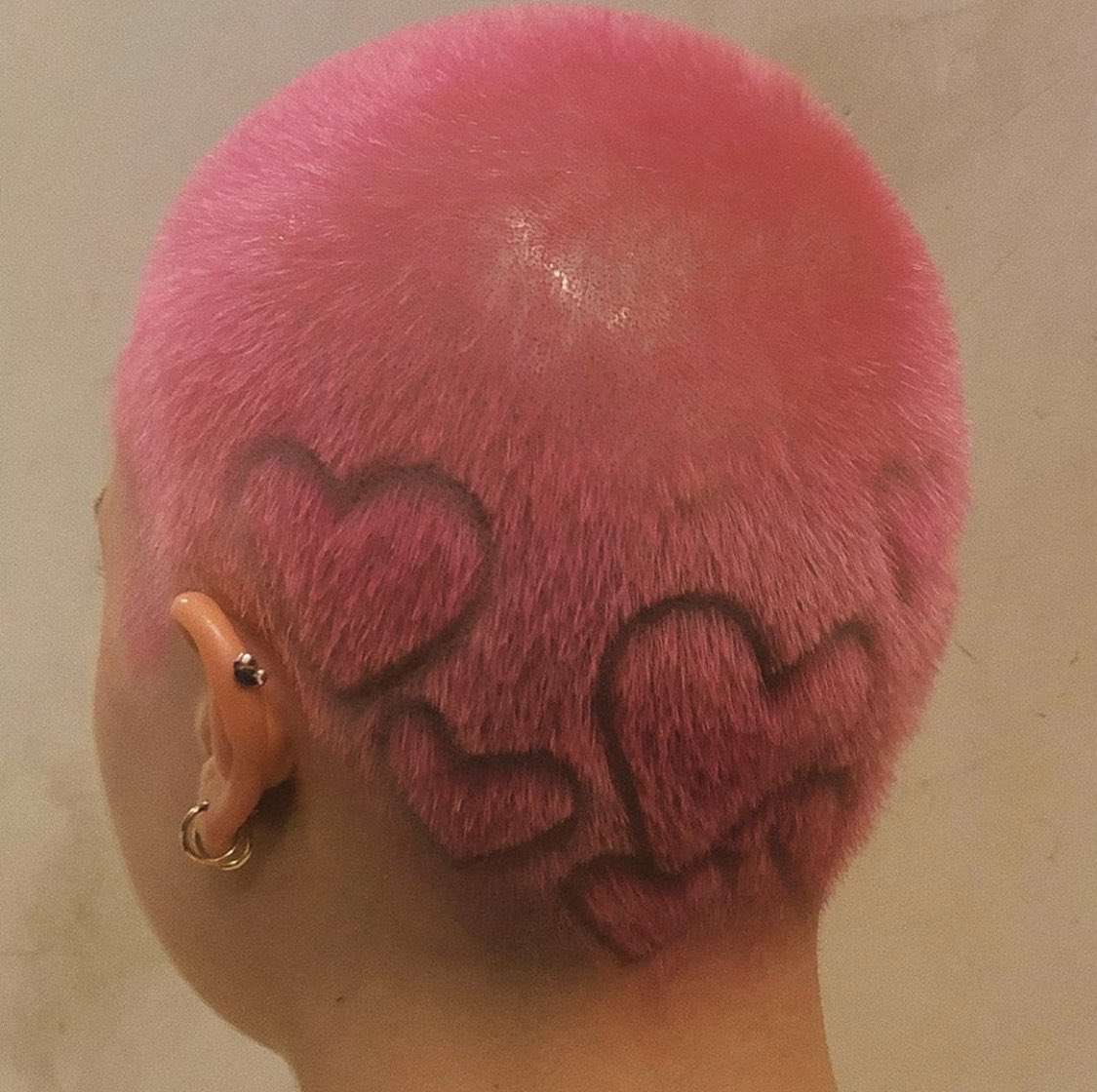 lycheejuce's tweet photo. started dyeing my friends hair👾 https://t.co/T1F1C6mw6k