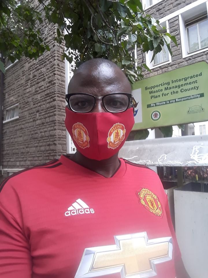 Mulembe_FM's tweet photo. Kama mtu nakataza wewe kura hapana kasirikaaaa....#Partytimee.
Mzee ni weweee....one mita away..#zuiacorona https://t.co/vnPohLOGZh