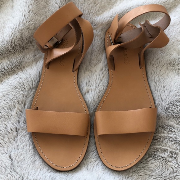 FabFunemployed's tweet image. So good I had to share! Check out all the items I&apos;m loving on @Poshmarkapp from @LizzieCharliee #poshmark #fashion #style #shopmycloset #madewell #nastygal: posh.mk/GXYJzlmlm6