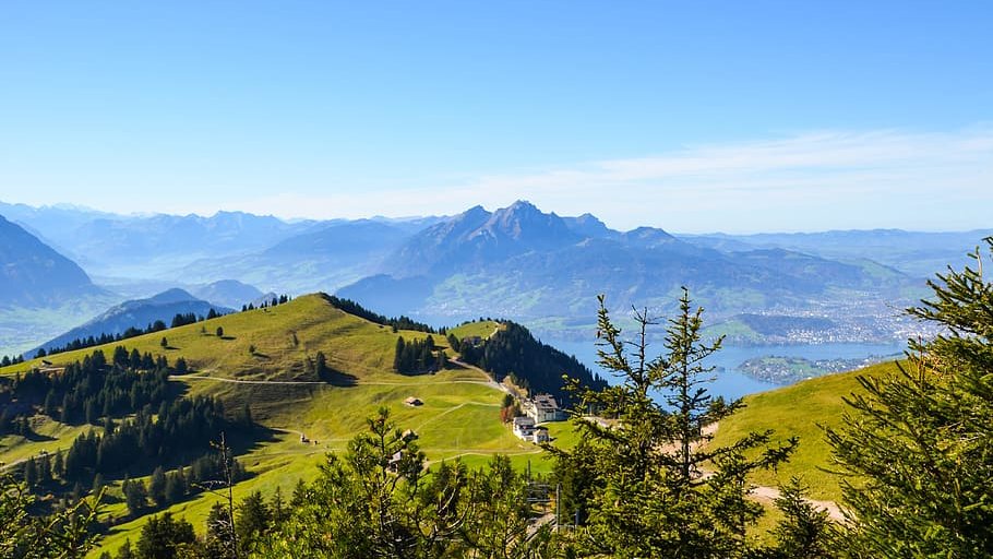 LabxSocial's tweet image. &quot;There is always light behind the clouds.&quot; - Louisa May Alcott ✨✨

#FridayFeeling #photooftheday #quoteoftheday