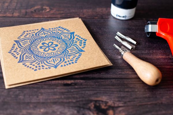 bfootprinter's tweet photo. Another Zentangle inspired card. Available over in the shop: https://t.co/W8AMqBmuB6 #printmaker #etsysellers #zendala #linocut https://t.co/1CMcHvrlVO