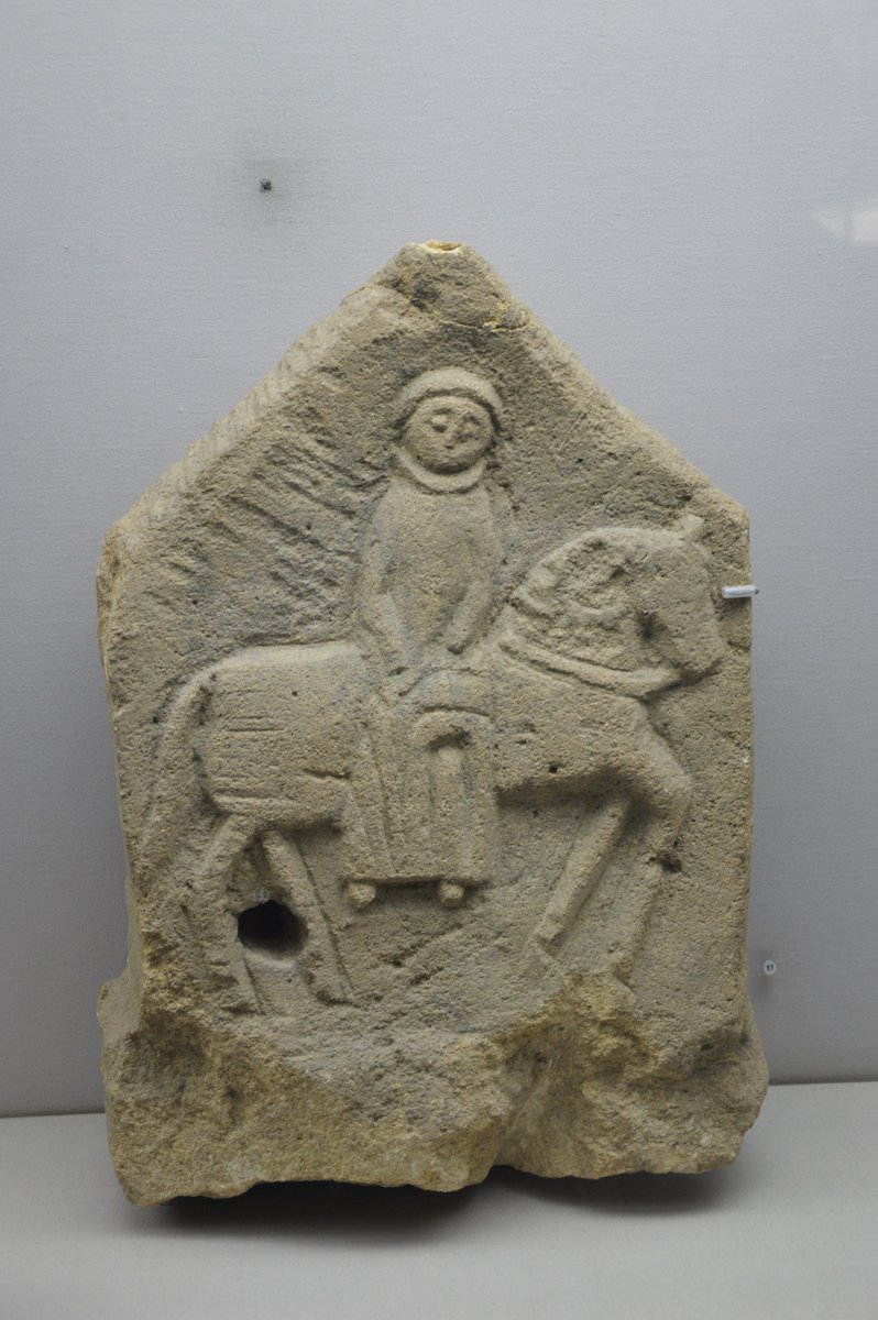 Once they became  #Romans, the Gauls kept worshipping their gods, but started making statues of them in the Roman styles. Here you have Epona, Goddess of Horses, still from  @Archeonationale for  #MuseumsUnlocked :